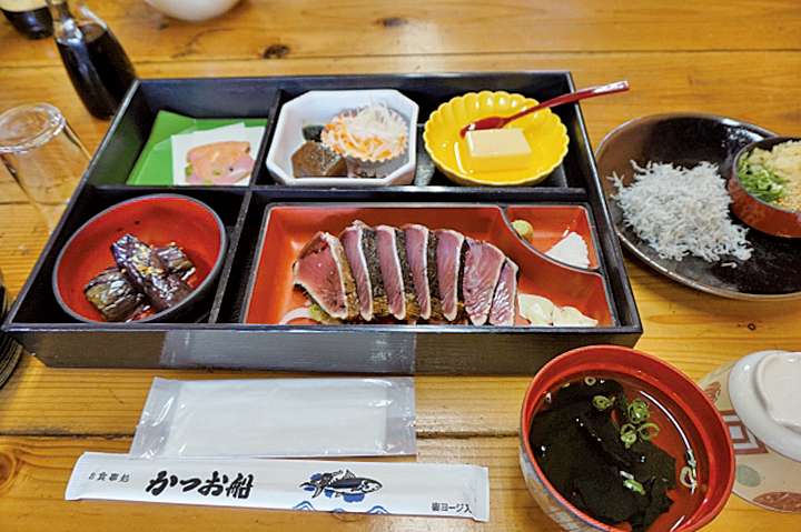 坂本龍馬故鄉 高知體驗炙燒鰹魚 土佐和紙 清流帆船 天日塩 大紀元時報香港 獨立敢言的良心媒體