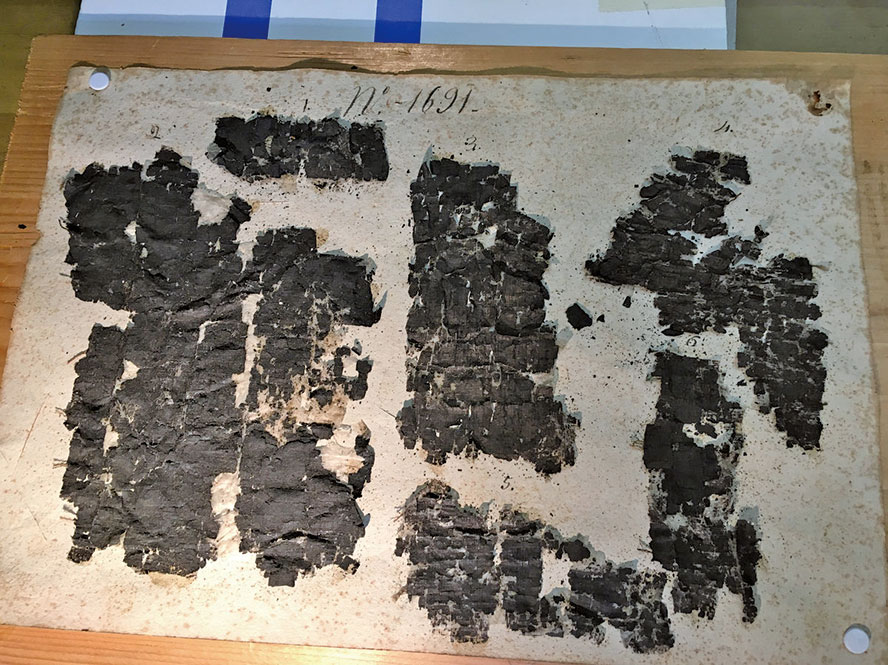 龐貝古卷毀於火山噴發 新技術讀出其背面文字