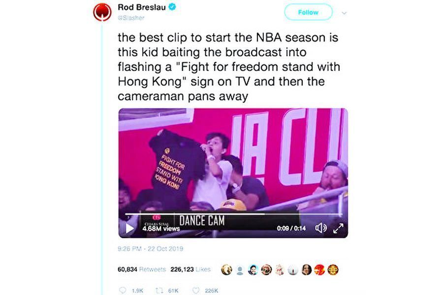 少年球迷NBA賽場鏡頭前「挺自由撐香港」
