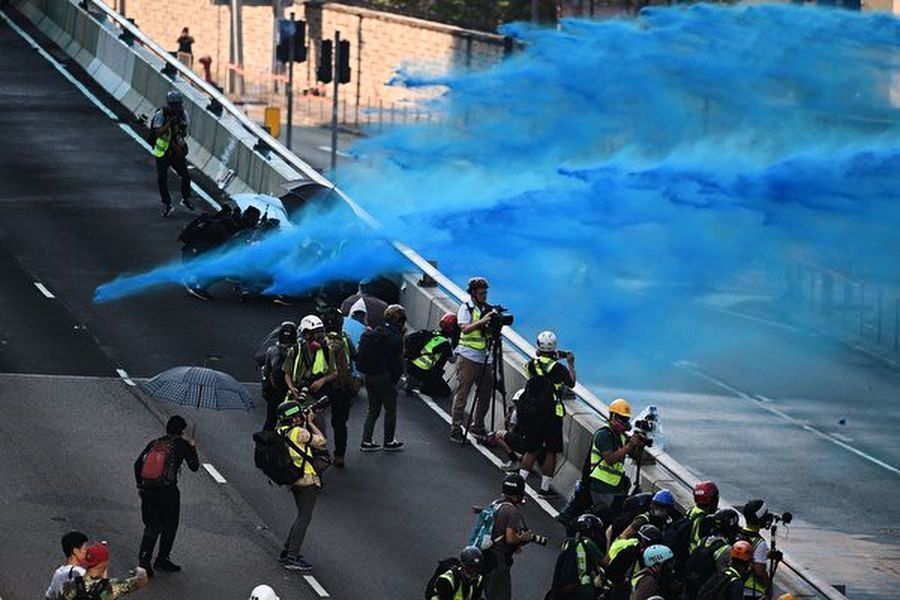 綠色和平：港警噴射的藍色液體或有毒