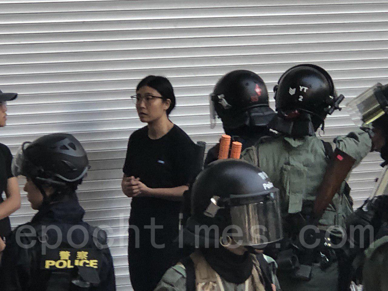 27日，香港市民發起的「追究警暴 守護民眾 與記者同行」集會。在旺角彌敦道一帶警民對峙，多名市民被拘捕。（余天佑/大紀元）
