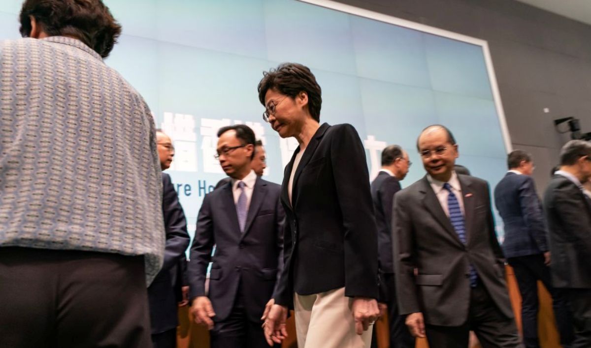 林鄭月娥於10月4日在中國香港中央政府綜合大樓出席新聞發佈會。（Anthony Kwan/Getty Images）
