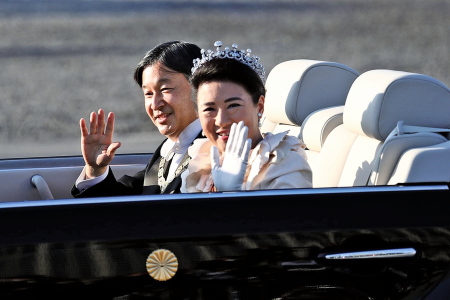 日本舉行新王即位慶祝巡遊