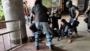 「11.11三罷」防暴警理大內射催淚彈  紅磡拘捕一年輕人