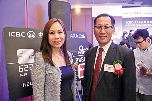 左起工銀亞洲信用卡中心副總經理謝子瑩、總經理戴迅夫。（余鋼／大紀元）