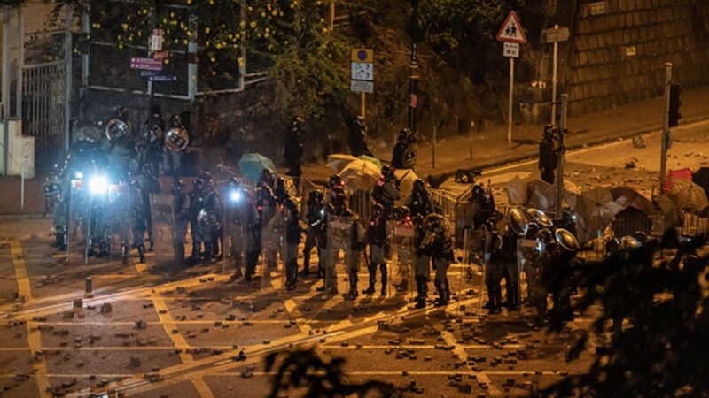 香港理工大學爆激烈抗爭 防暴警凌晨突然撤退