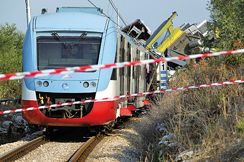 意大利火車相撞25死50傷