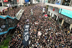 中共用政治超限戰禍亂香港