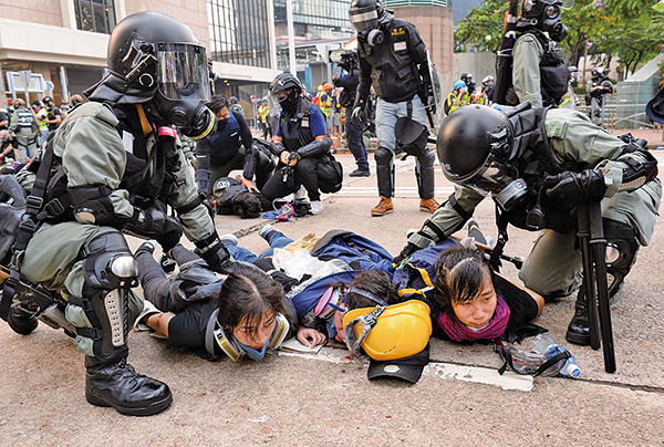 香港抗爭者疑被送大陸關押