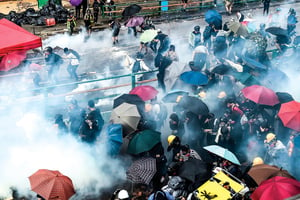 香港青年不惜「攬炒」的背後