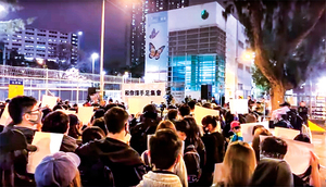 香港在「監獄」外抗爭 澳門在「監獄」內慶祝