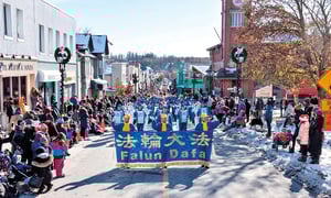 兩天四場聖誕遊行 多倫多法輪功展風采