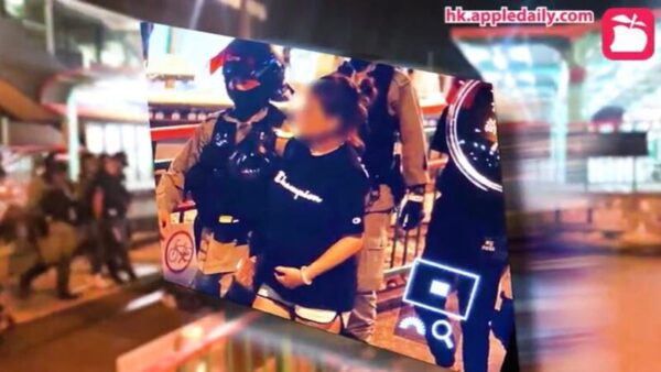 10月7日，一名19歲身穿黑衣的孕婦被港警抓捕，引發港人憤慨和關注。（影片截圖）