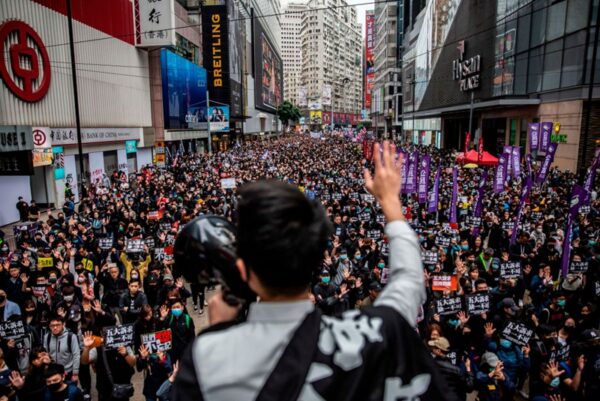 2020年1月1日，103萬港人在新年第一天走上街頭，再度創下香港奇蹟。（ISAAC LAWRENCE/AFP via Getty Images）