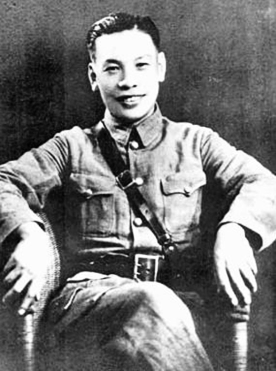 蔣經國任江西省第四區行政督察專員兼縣長時留影，1939年3月。（公有領域）