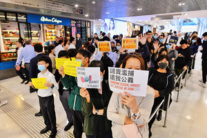 香港中環示威快閃 大陸留學生和日人前往聲援