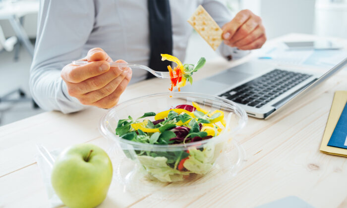 四个技巧讓你在工作中保持健康飲食