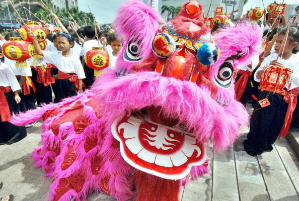 新年期間，華人有舞獅子、舞龍等慶祝活動。（AFP/Getty Images）