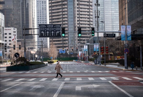 中國湖北省武漢市引發中共肺炎疫情後，2020年2月3日，北京的街道不再人聲鼎沸。（Kevin Frayer/Getty Images）