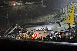 土耳其客機硬著陸斷3截 1死157傷