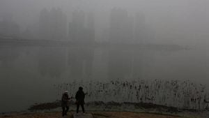 詭異霧霾籠罩中國 網友：這是「屍霾」（影片）