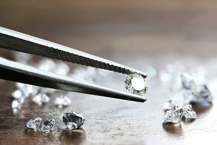 新研究發現納米層級鑽石可彎曲偏折