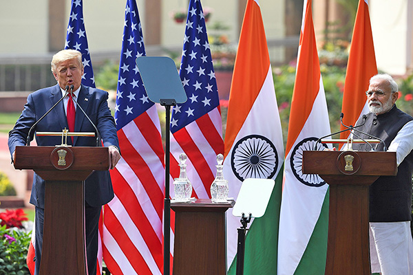 特朗普任內首訪印度 讚其以民主方式崛起