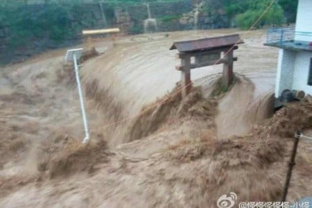 自7月18日開始連續兩天暴雨，河北邯鄲周邊縣城村莊受災嚴重，多處村莊處於失聯、孤立無援狀態。（網絡圖片）