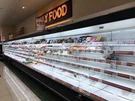 疫情跳漲2倍東京「軟封城」 超市被「洗劫一空」