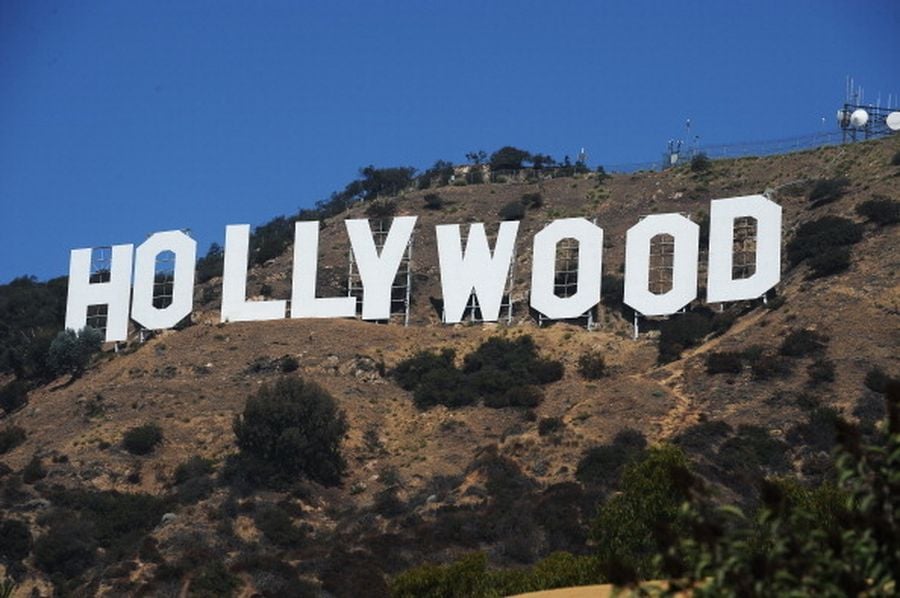 圖為2011年9月21日矗立在俯瞰洛杉磯山坡的荷里活（Hollywood）大招牌。（ROBYN BECK/AFP/Getty Images）