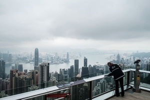 疫情重創香港旅遊業  3月旅客大跌99%