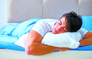 你的睡姿正確嗎?睡姿不良會傷害脊椎引發疾病