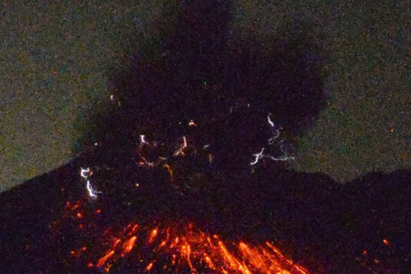 日本櫻島火山爆炸式噴發 火山灰衝至5千米