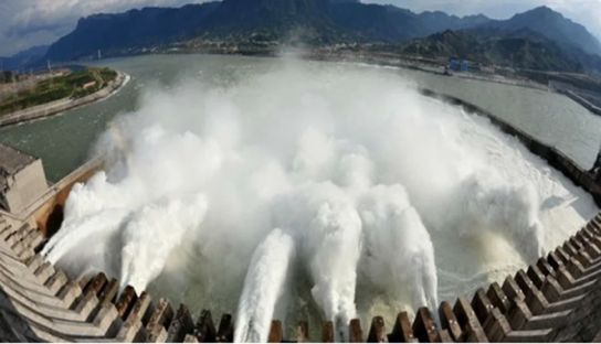 三峽大壩泄洪猛於海嘯  風水師預測大地震危及大壩