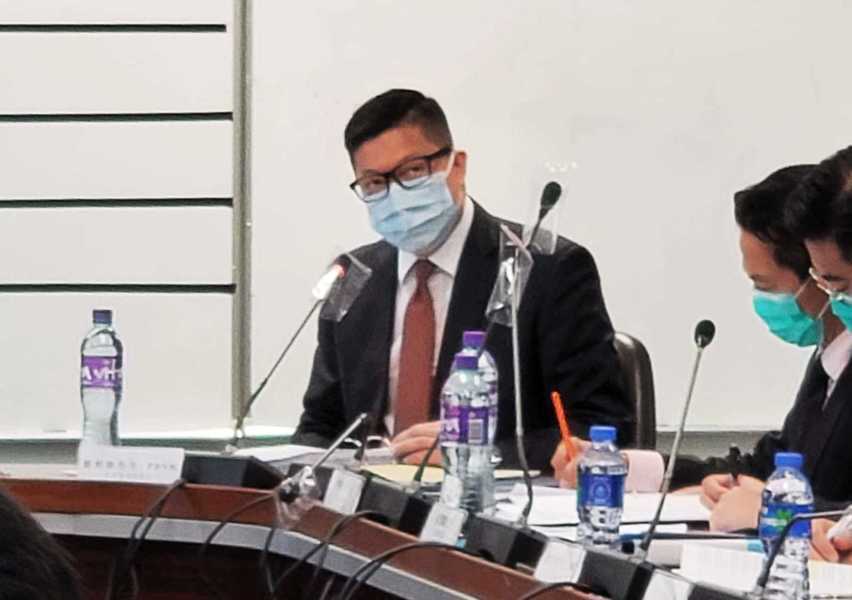 鄧炳強出席元朗區議會  撐警藍絲疑違「限聚令」無事