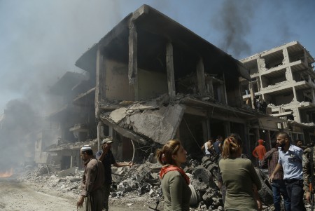 7月27日敘利亞發生自殺性爆炸，180多人死傷。（DELIL SOULEIMAN/AFP/Getty Images）