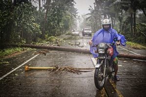 中共病毒籠罩東南亞 颱風肆虐菲律賓 民眾防疫中疏散