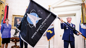 美國太空軍旗亮相 特朗普透露正研發「超級導彈」