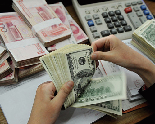 在岸人民幣跌138點 創兩個月新低