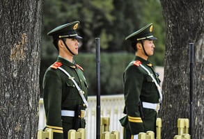 習軍中鐵桿「兩會」放狠話