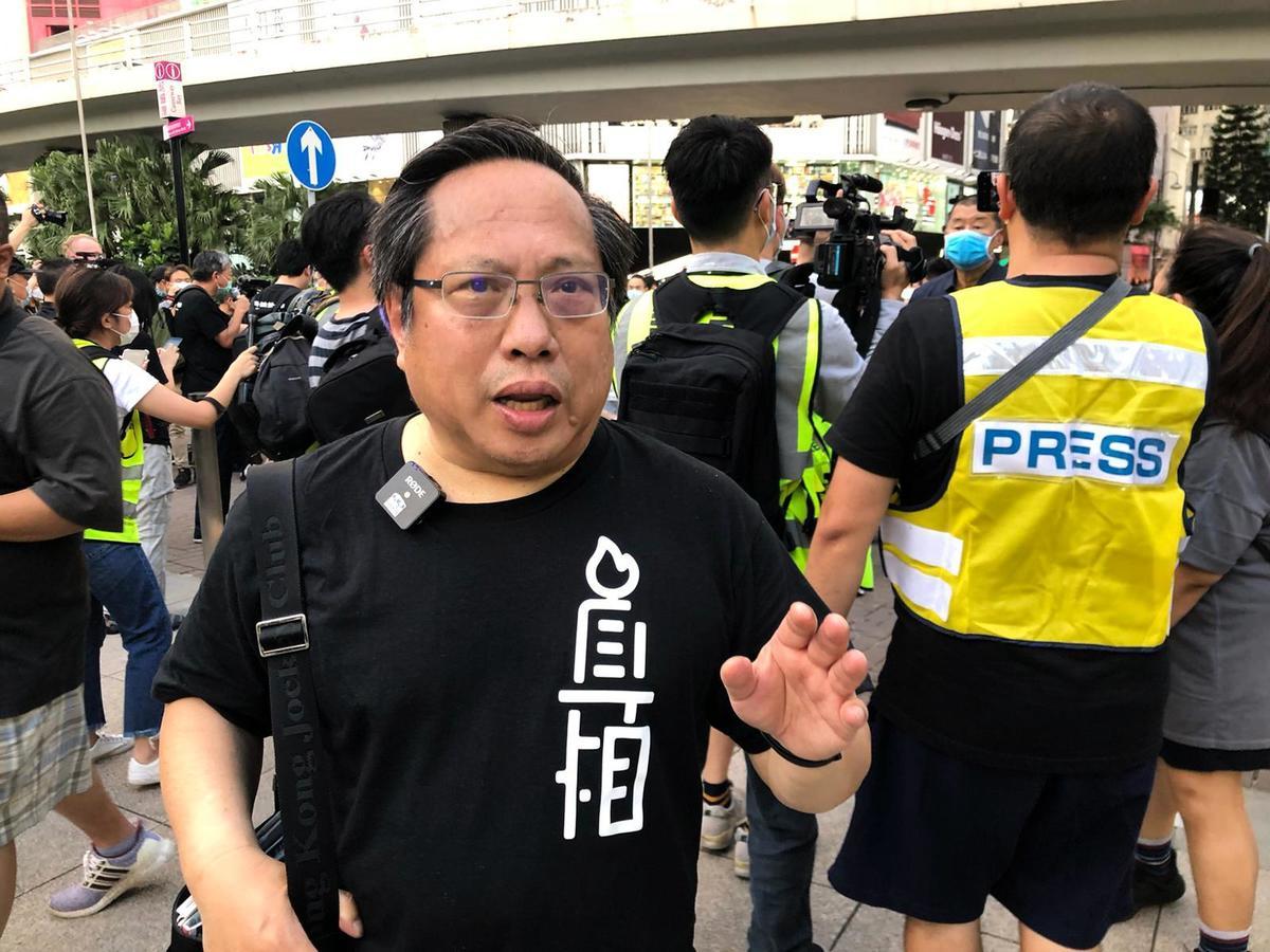 何俊仁表示，今年舉辦六四活動意義深刻，「港版國安法」壓境，香港自由越收越窄，警方又以限聚令為由發出「反對通知書」，民眾還能堅持在維園聚集實屬不易。（梁珍／大紀元）
