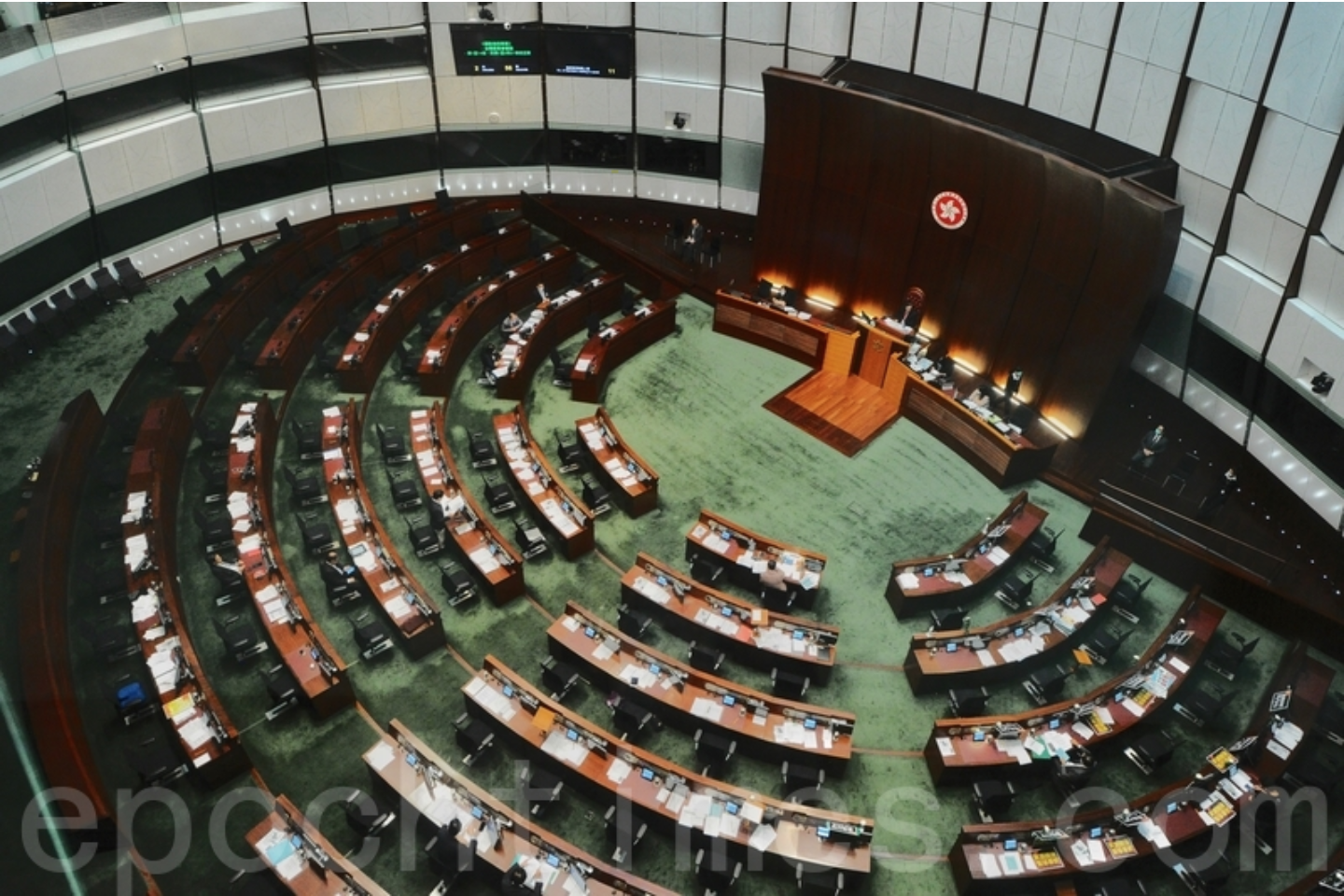 政府今日（6月10日）宣佈，將於9月6日舉行第七屆立法會換屆選舉，選出新一屆立法會議員，並於後日刊憲。圖為香港立法會議事廳。（大紀元資料圖片）