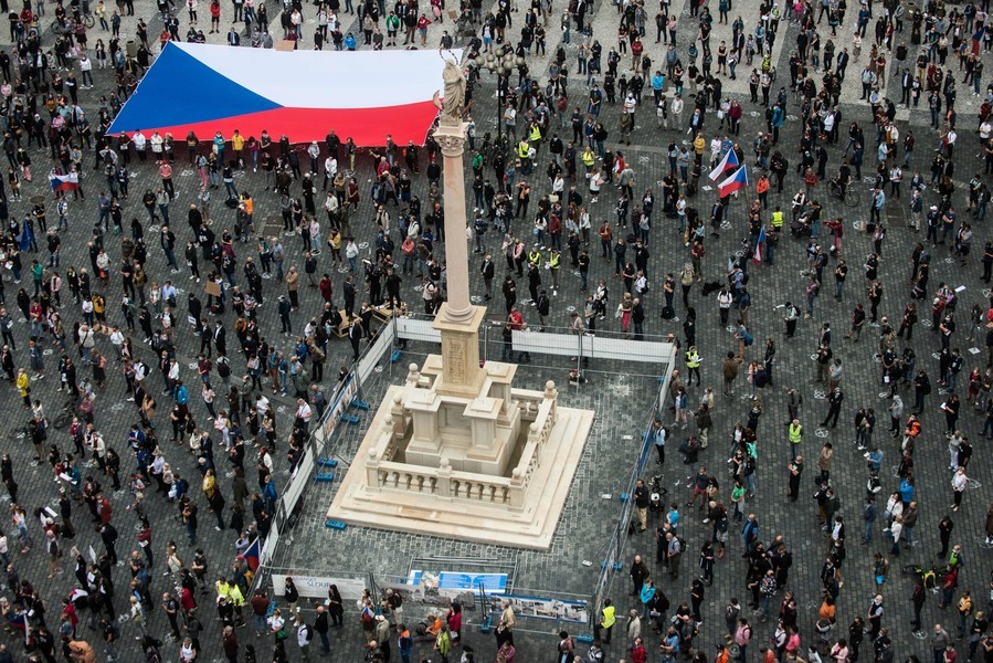 中共在東歐連番受挫 布拉格爆大型反共示威