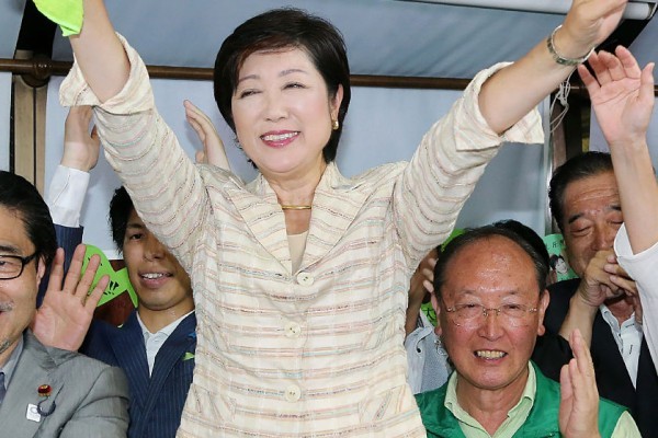 小池百合子當選東京都首位女知事                 