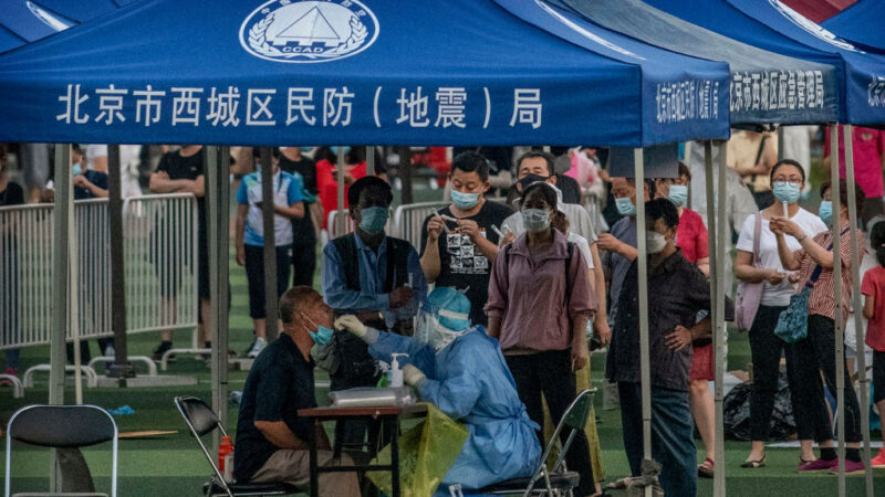 北京核酸檢測現場人潮爆滿 民眾批政府無知