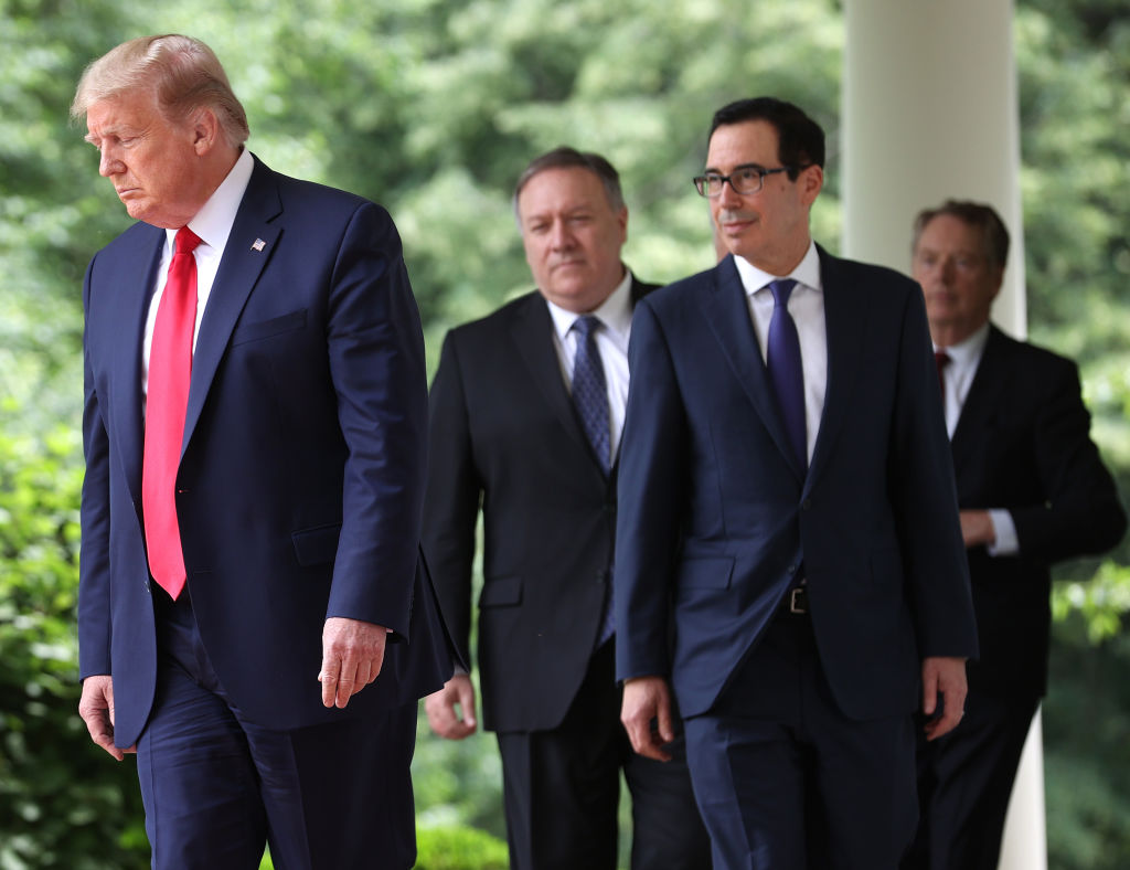 （左至右）美國總統特朗普、國務卿蓬佩奧、貿易代表萊特希澤和國家安全顧問奧布萊恩2020年5月29日出席白宮記者會資料照。（Win McNamee/Getty Images）