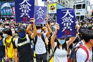 納瓦羅：港人被關集中營 美高官：蝕港自由是悲劇