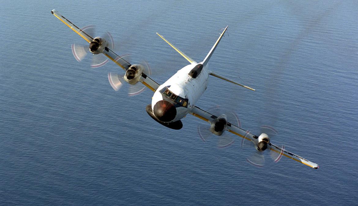 圖為1991年6月20日，一架分配給艦隊空中偵察中隊的美國海軍Ep-3E巡邏機在地中海直布羅陀空降。（U.S. Navy/Getty Images）
