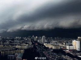 冰雹暴雨突襲哈爾濱 白晝變黑夜 多路段淹水