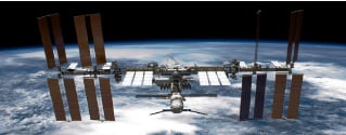 美太空人搭乘「龍飛船」返回地球